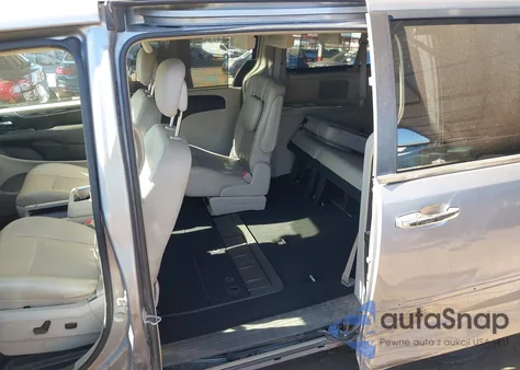 2013 Chrysler Town & Country Touring-L z USA, uszkodzony, nr VIN 2C4RC1CG1DR645636